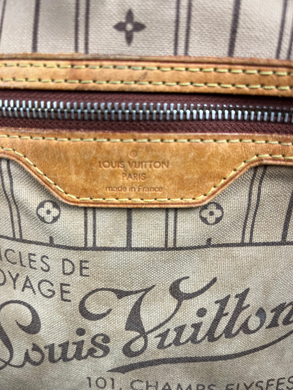 Louis Vuitton Neverfull Shopper