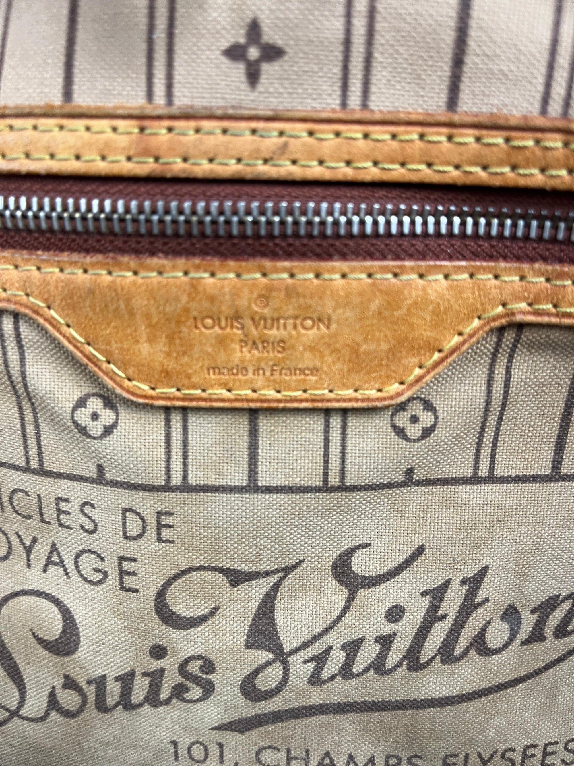 Louis Vuitton Neverfull Shopper