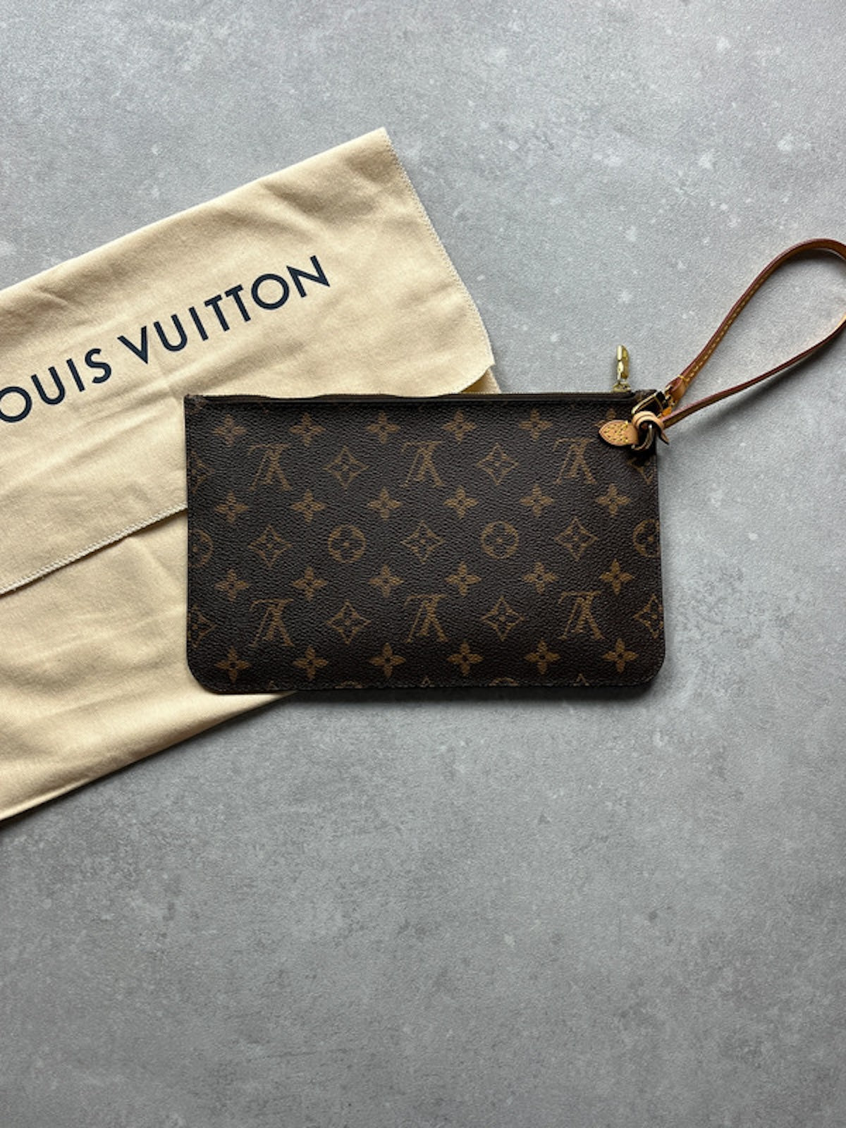 Louis Vuitton Neverfull Monogram Pochette