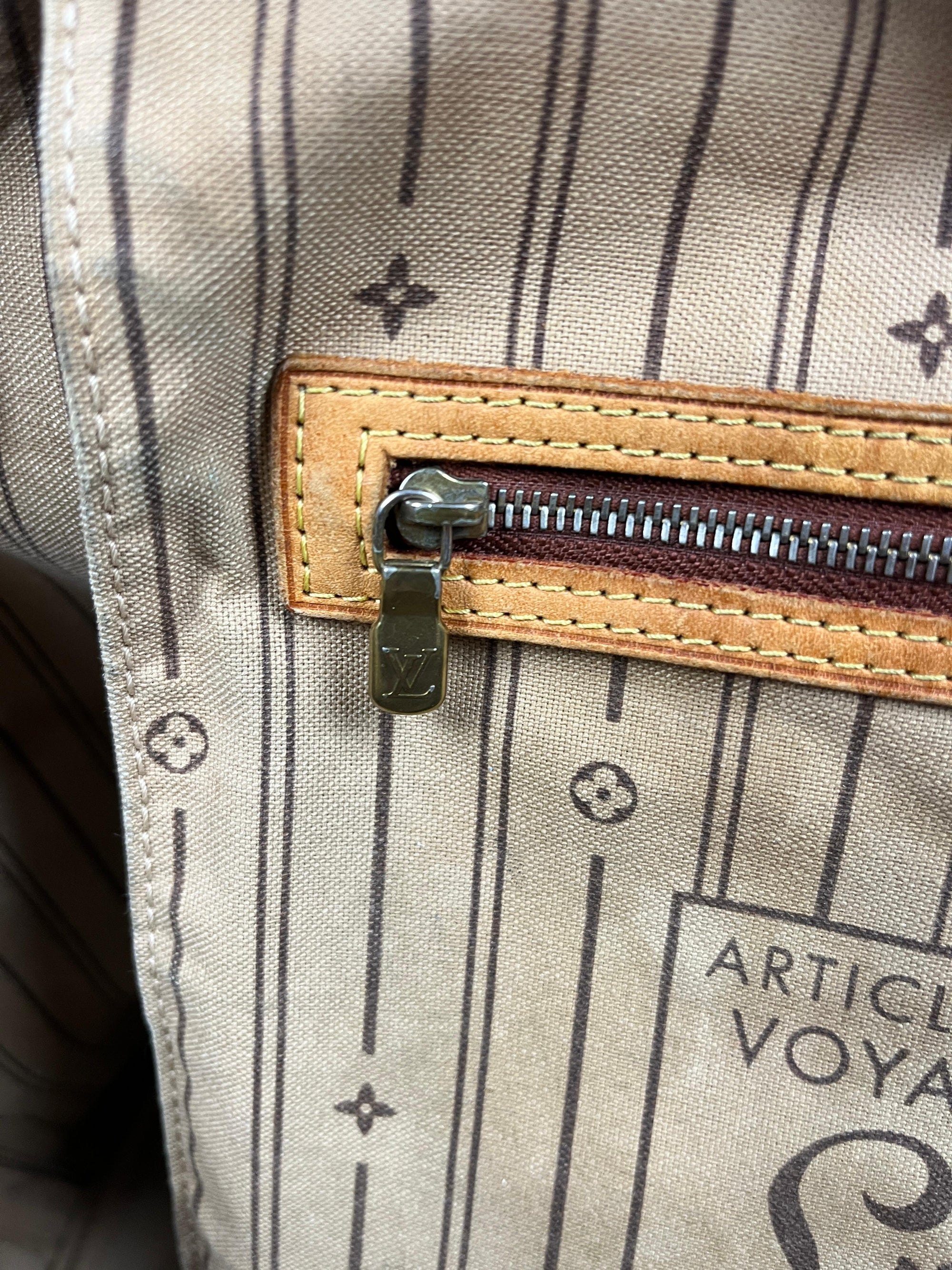 Louis Vuitton Neverfull Shopper