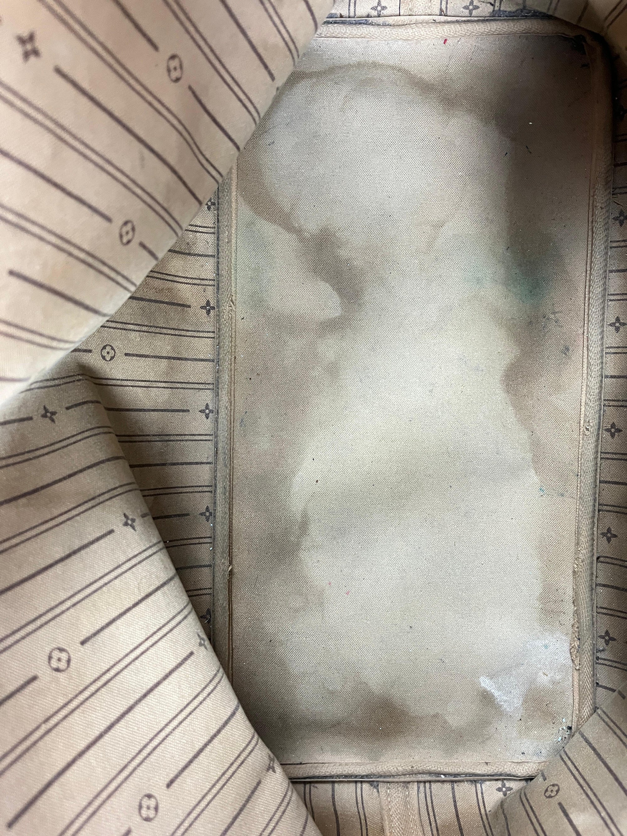 Louis Vuitton Neverfull Shopper